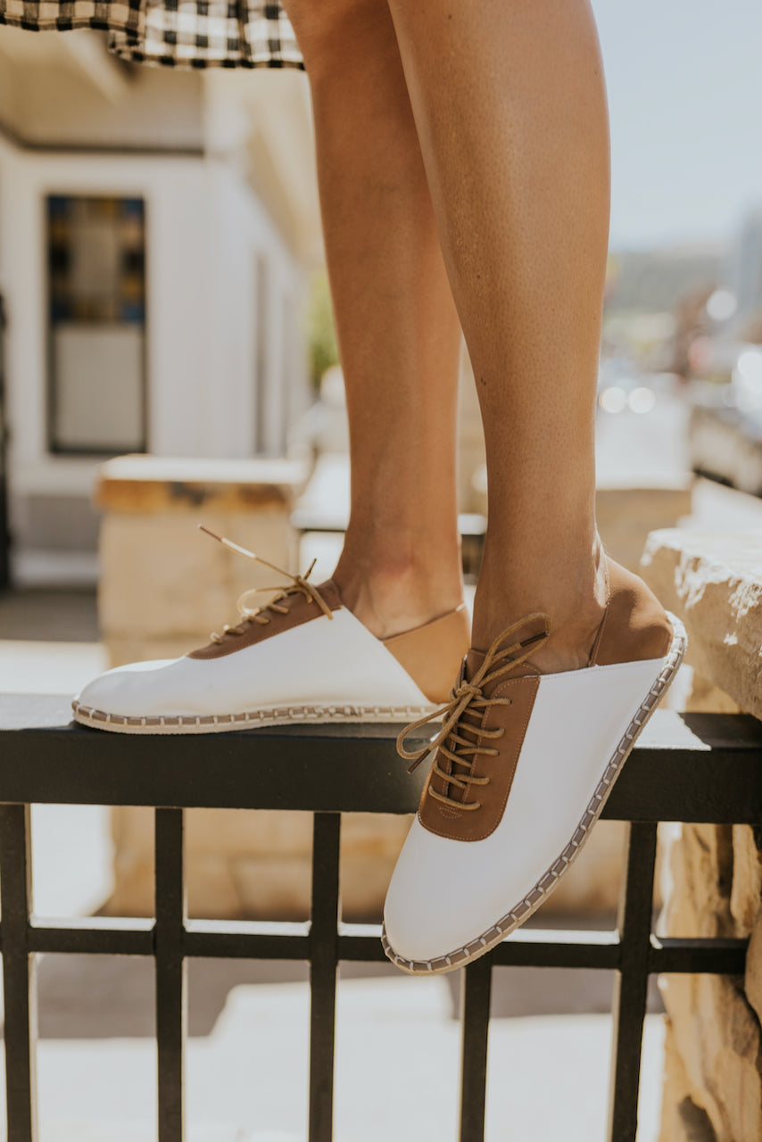 Neutral brown sneakers for fall | ROLEE