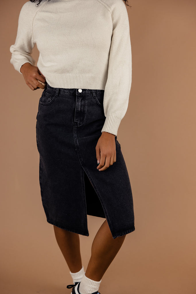 The Perfect Denim Skirt Outfit For A Night-Out - Be Daze Live | Mini skirts  outfits summer, Black skirt outfits, Skirt outfits fall