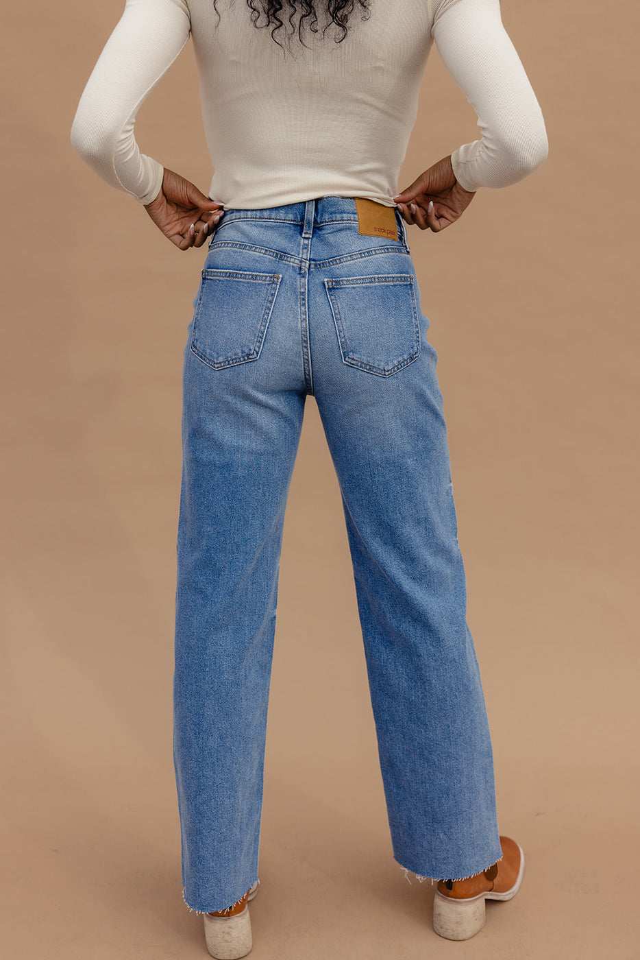 a person wearing blue jeans