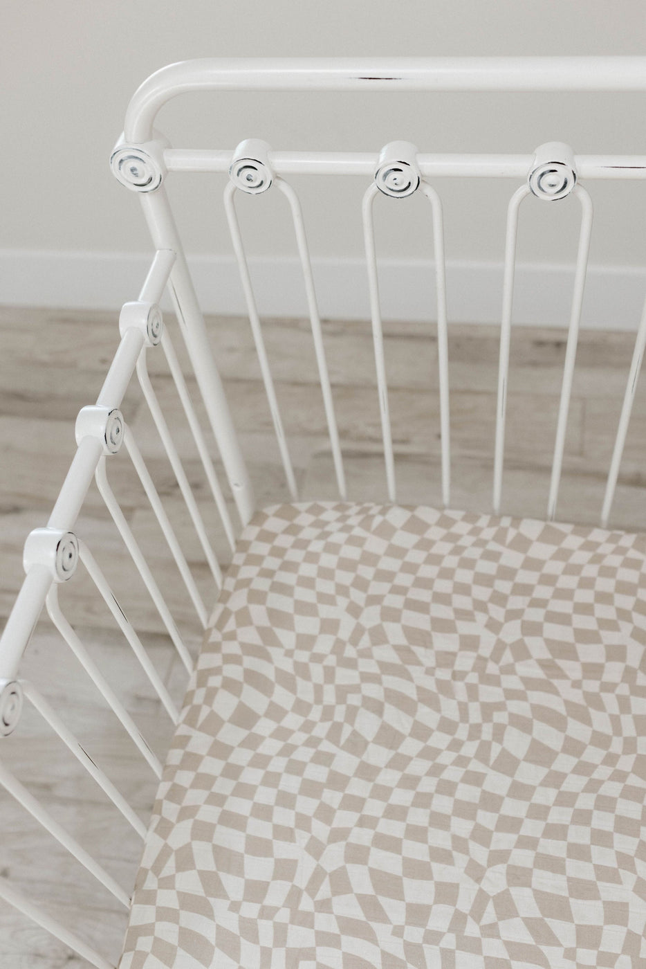 Crib Sheet | Wavy Checker