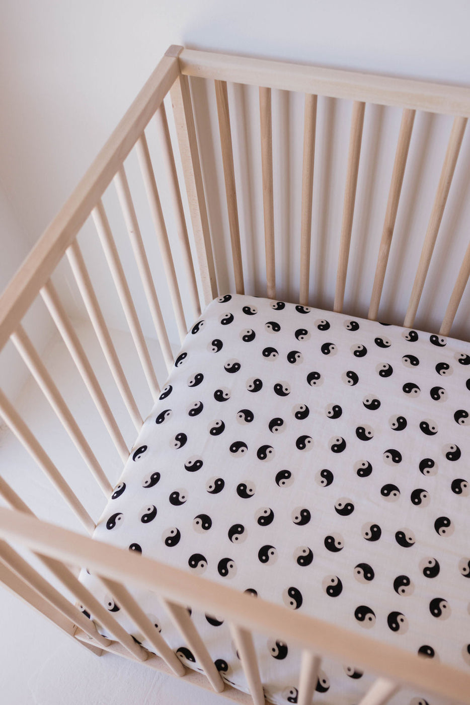 Crib Sheet | Black & White Yin Yang