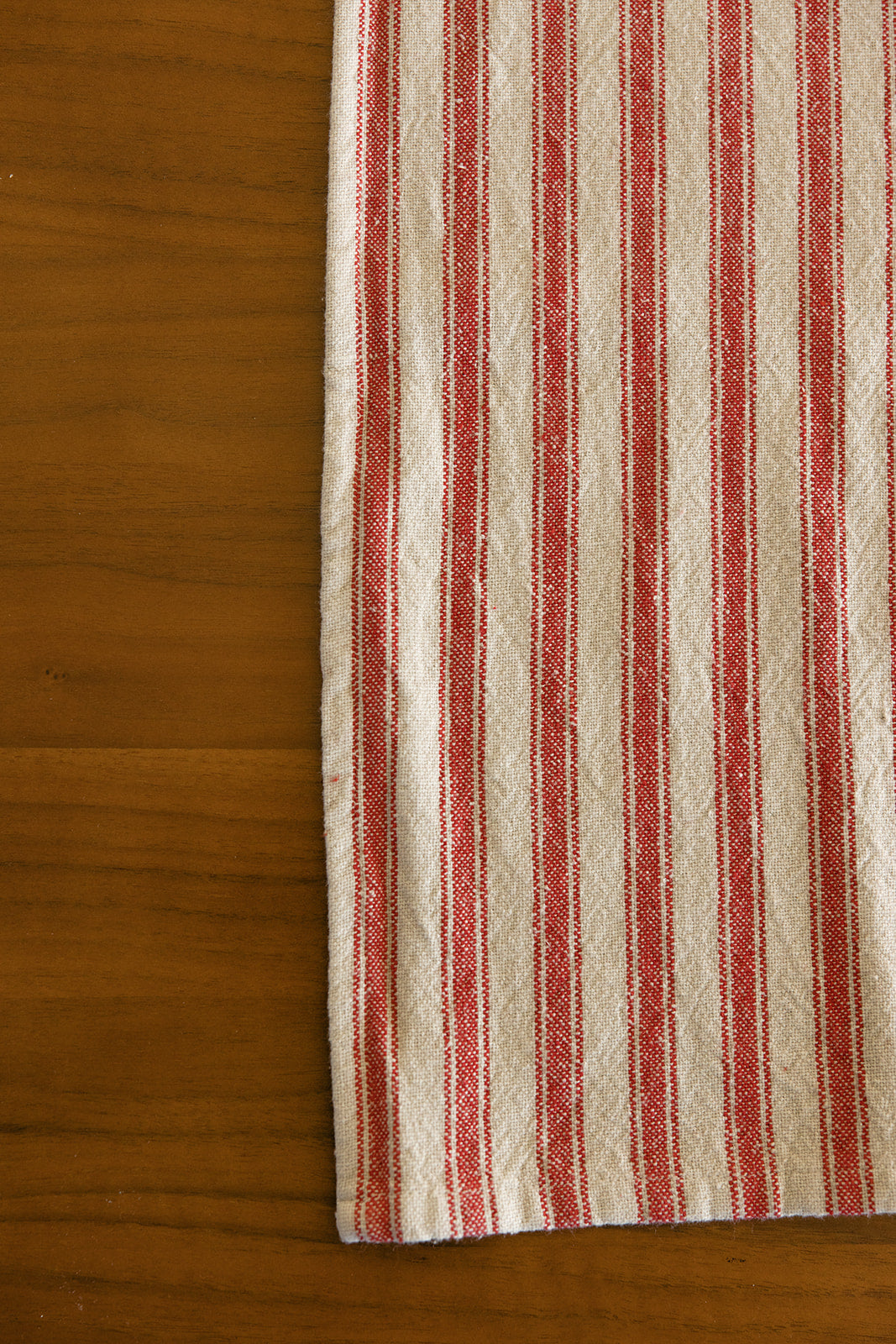 Merry Gathering Table Runner