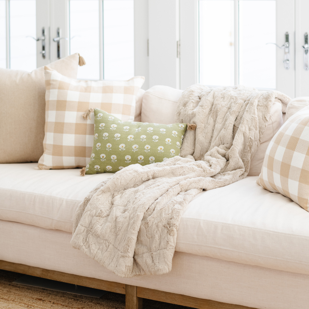 PATTERNED FAUX FUR THROW BLANKETS