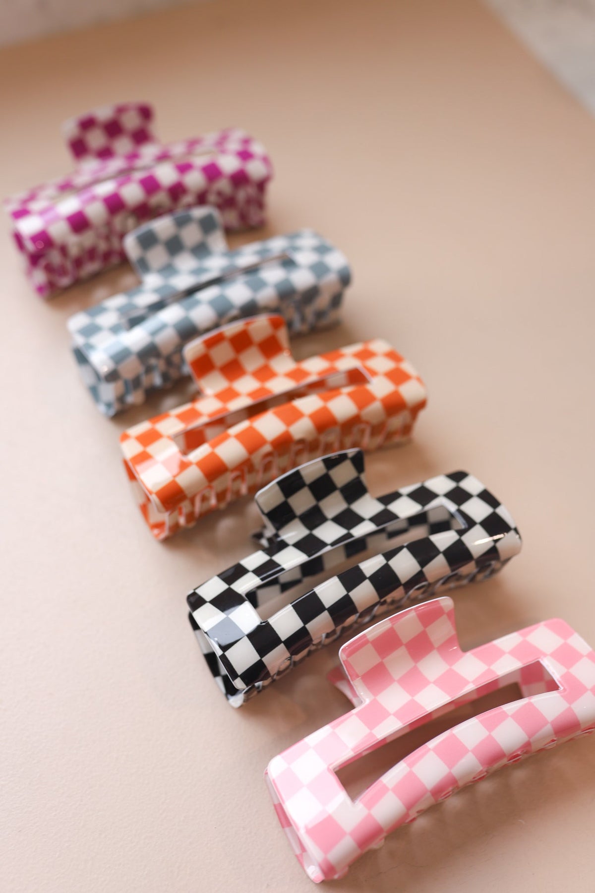 CHECKERED RECTANGLE CLAWS