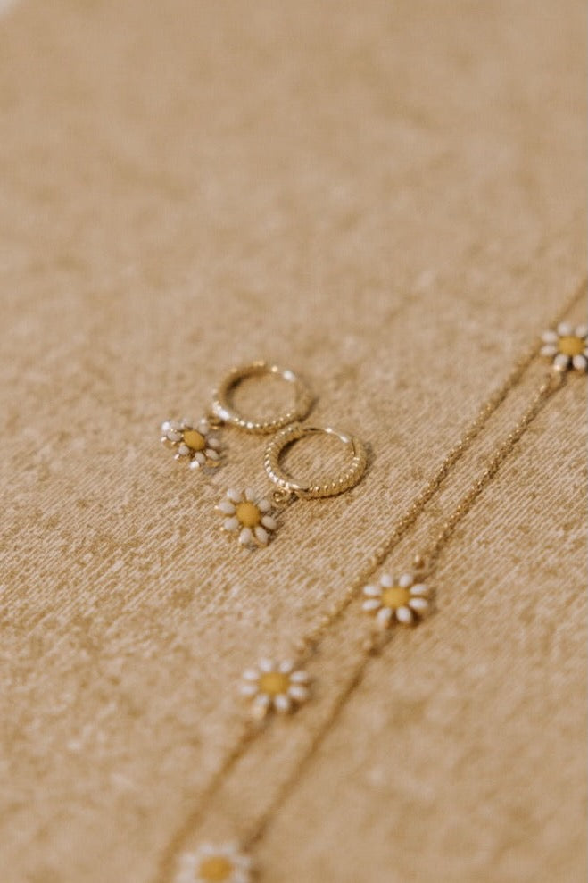 Carolina Daisy Hoops