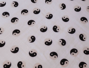 Black & White Yin Yang / Stripe | Reversible Muslin Quilt