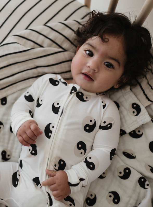 Black & White Yin Yang / Stripe | Reversible Muslin Quilt