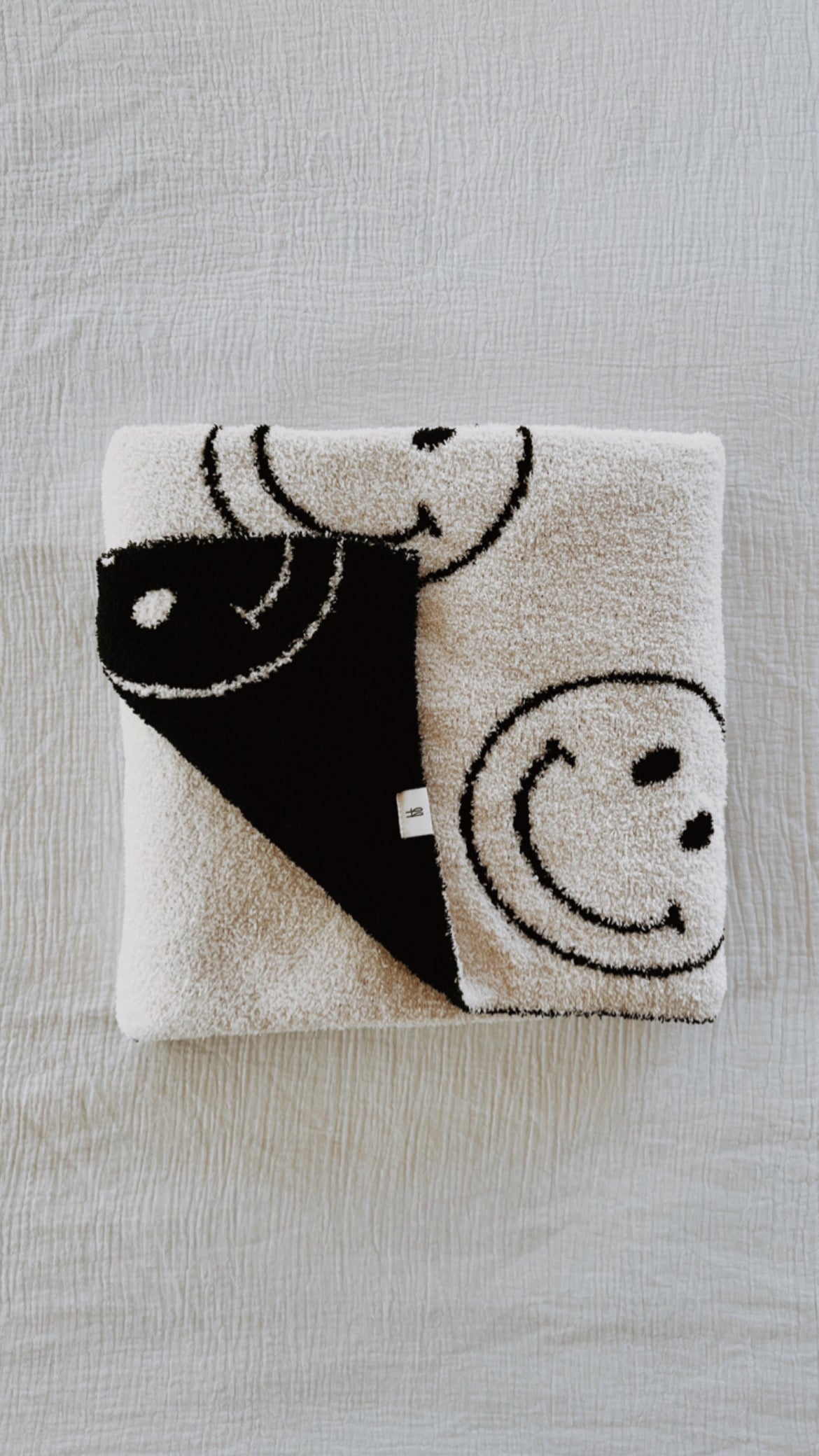 Plush Blanket  | Just Smile Black & Ivory