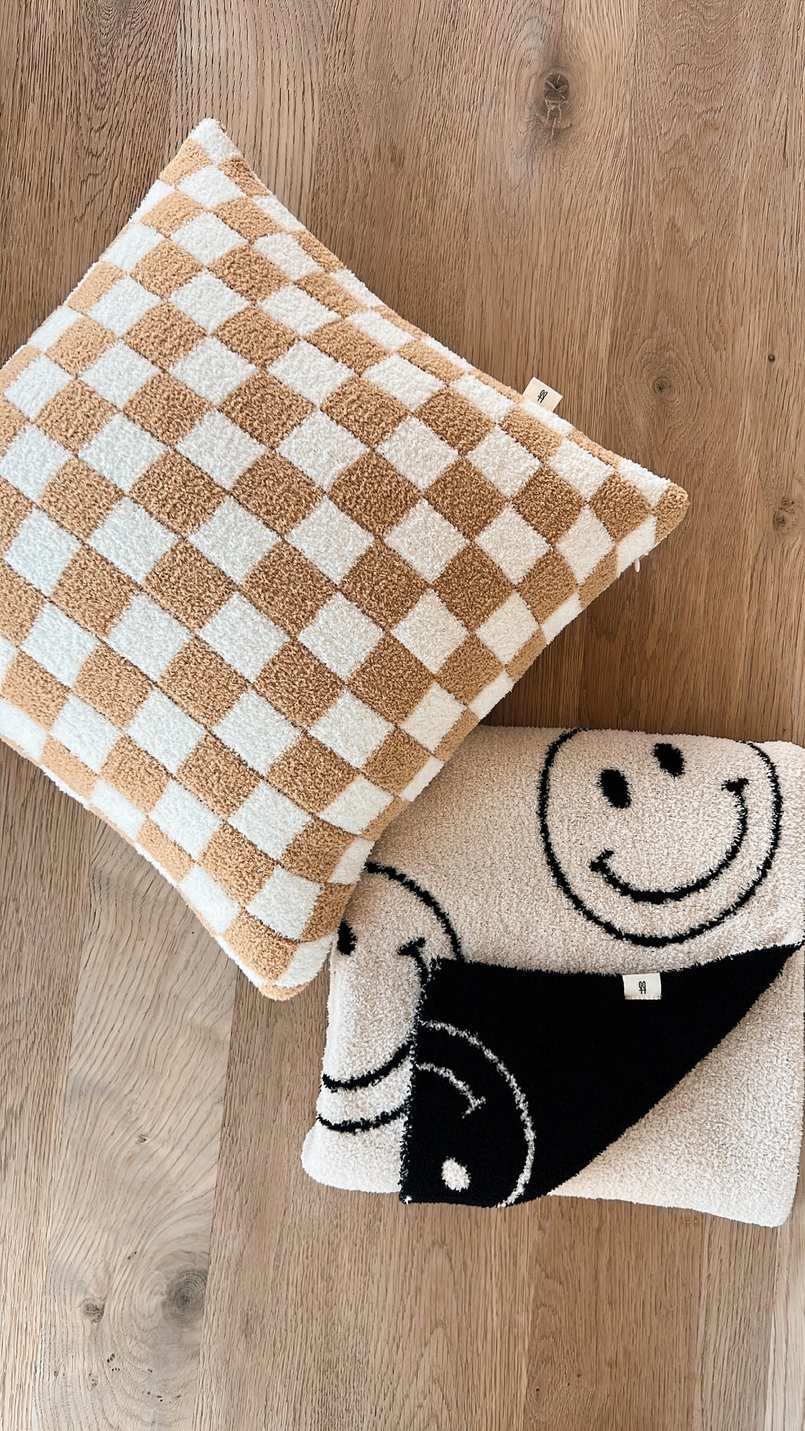 Plush Blanket  | Just Smile Black & Ivory