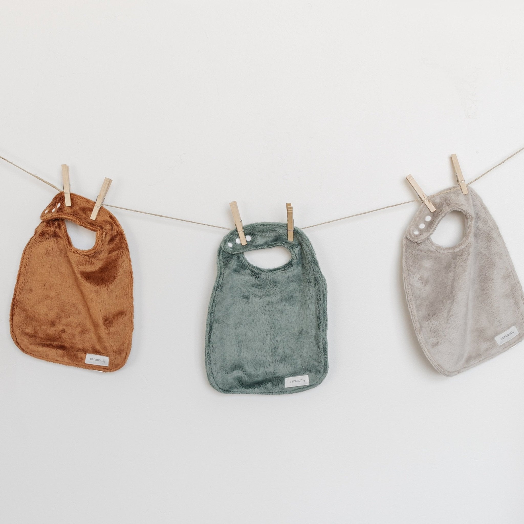 MINKY BIBS 3-PACK