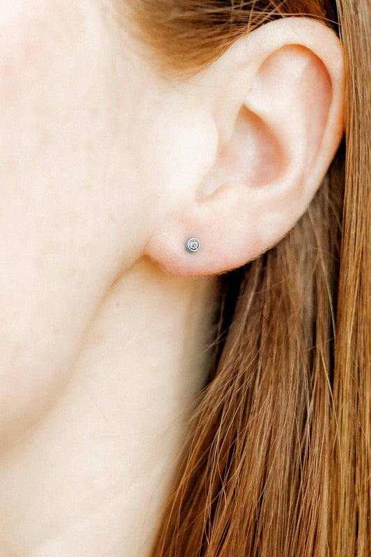 Screwback Stud Earrings - Micro Cooper Clear Silver