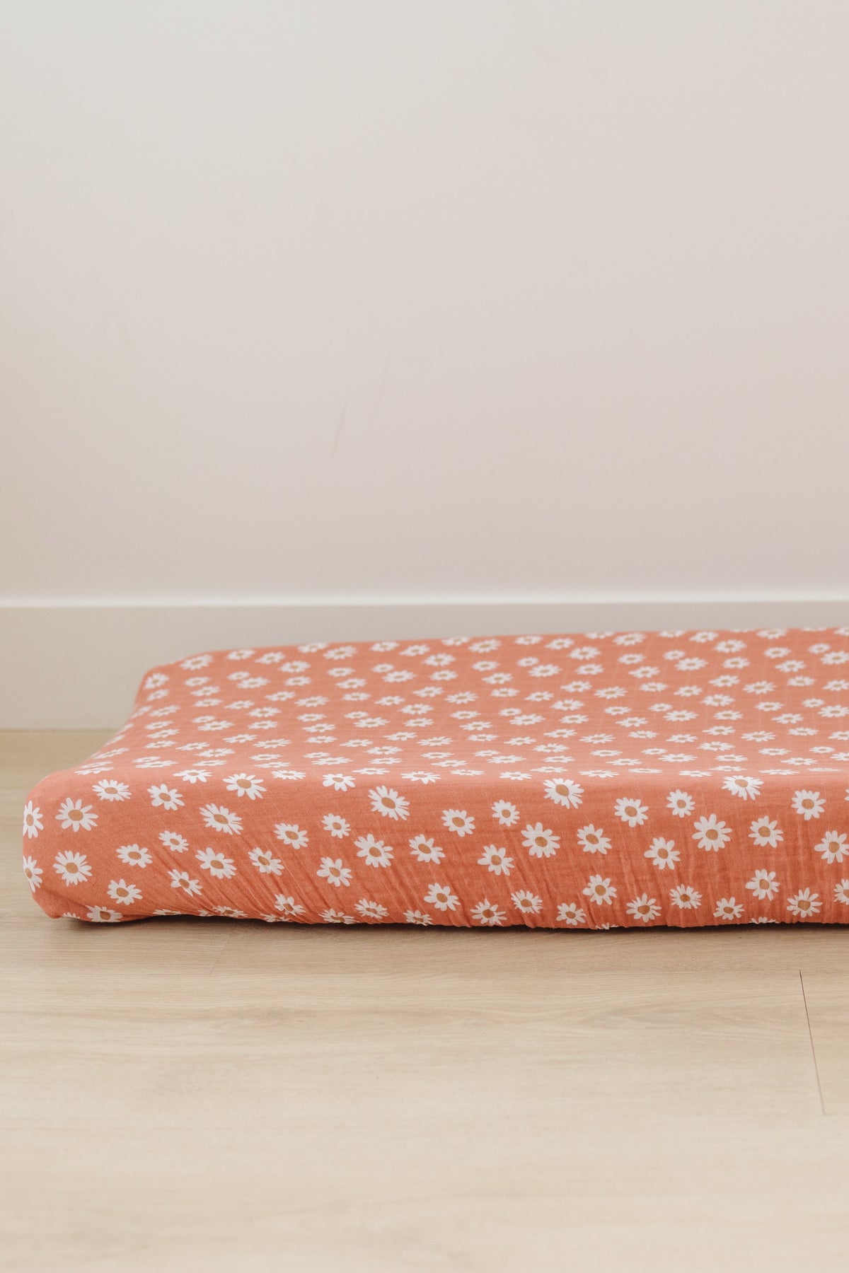 Mebie Baby Arizona Daisy Crib Sheet