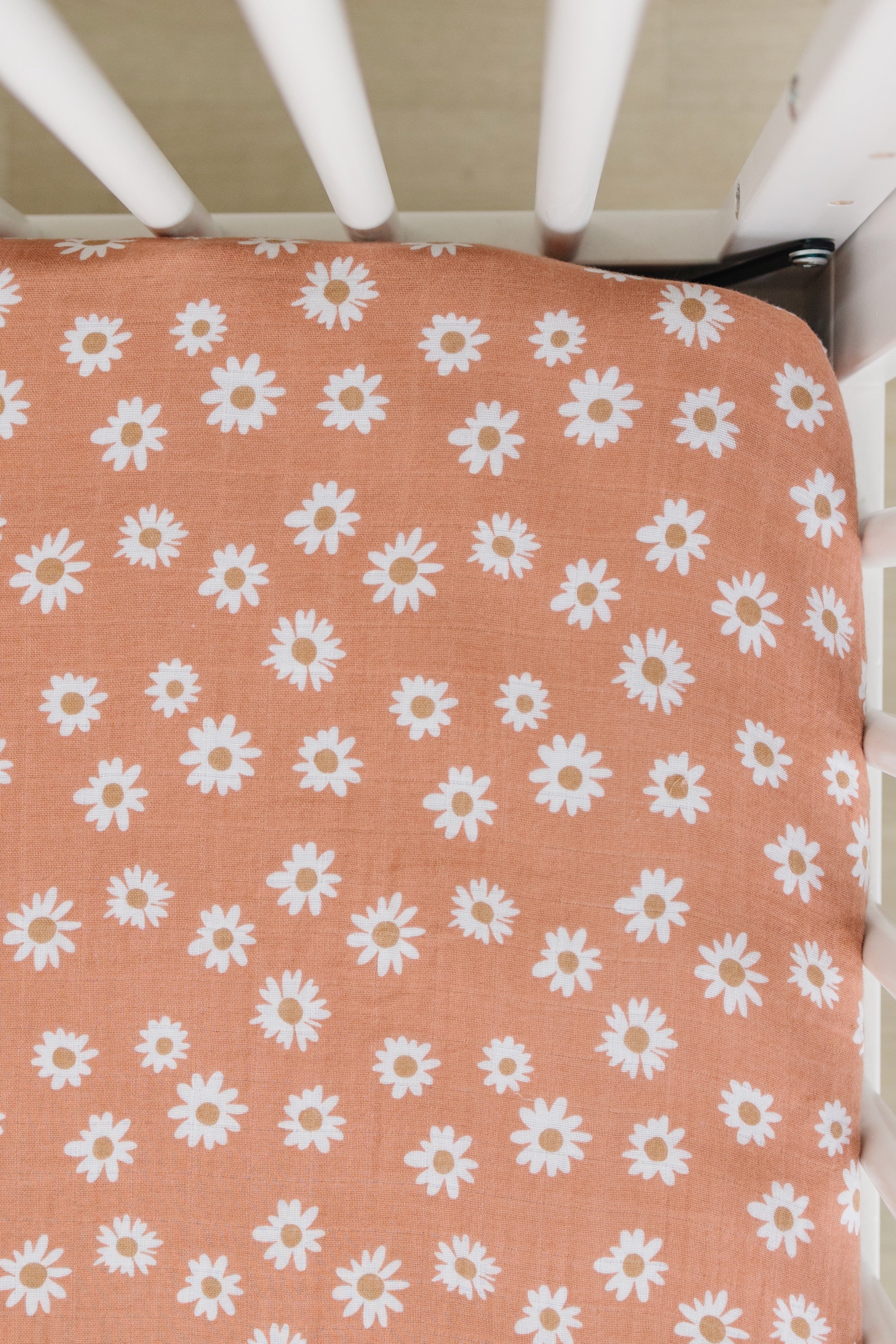 Mebie Baby Arizona Daisy Crib Sheet