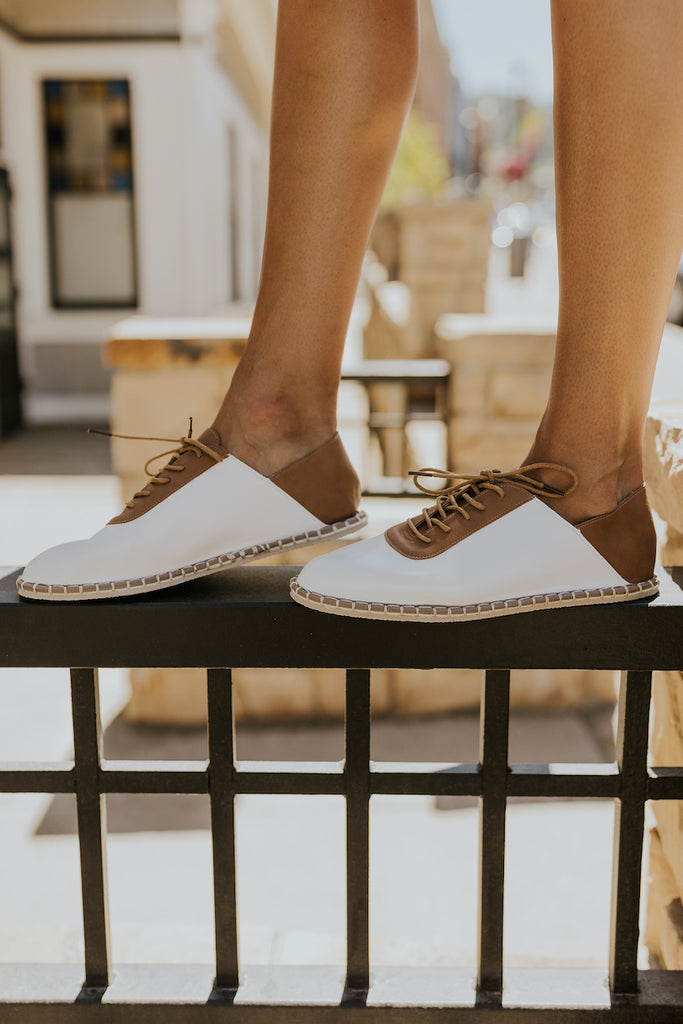 White and leather casual shoe | ROOLEE