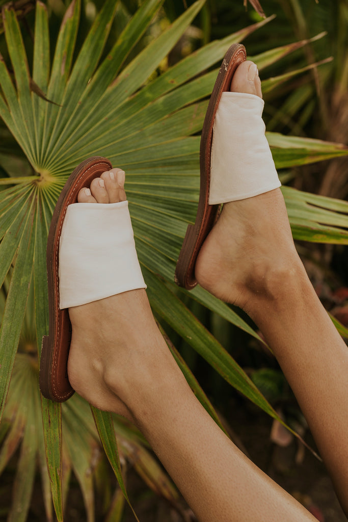Flat summer sandals for spring | ROOLEE