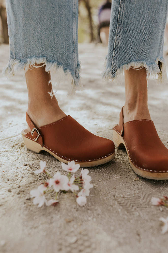 Brown clogs for women | ROOLEE