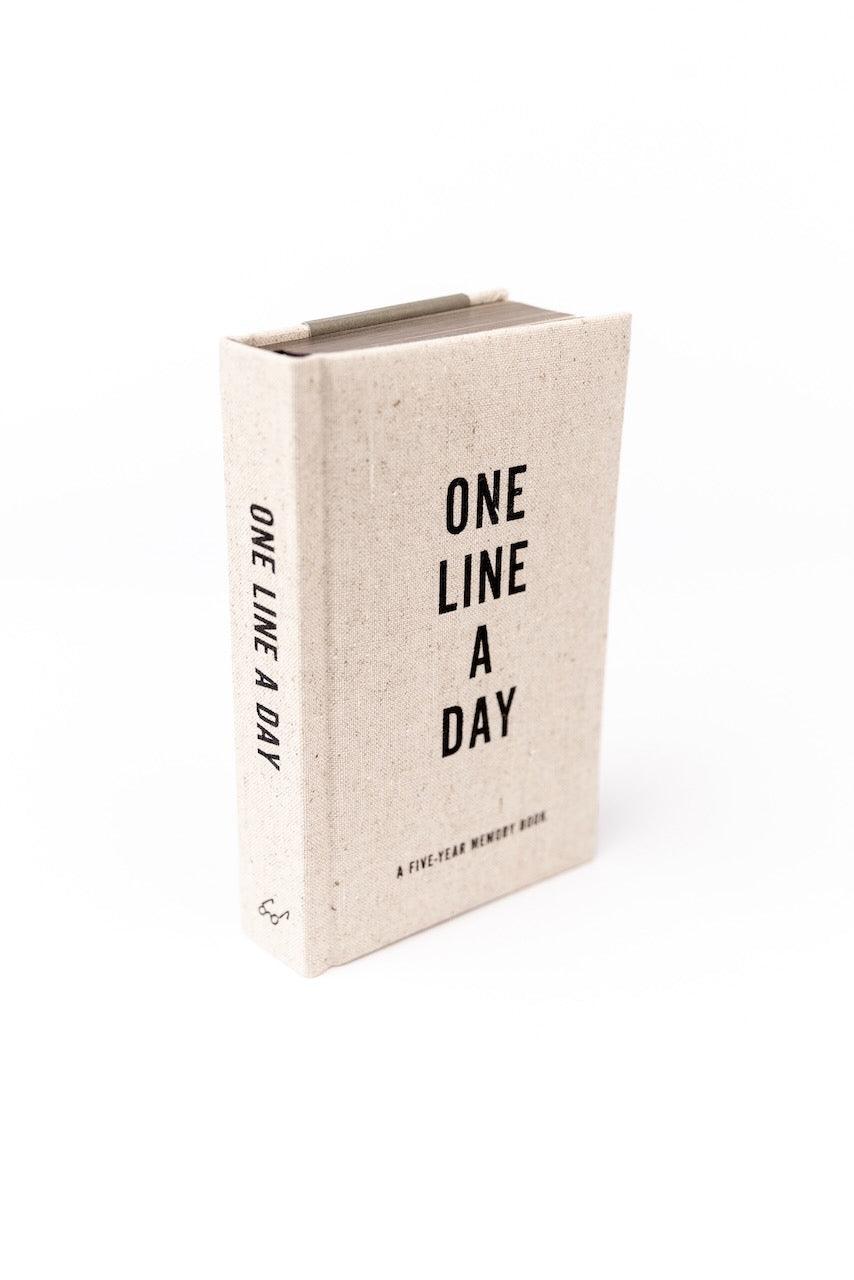 One Line A Day: A Five Year Memory Book