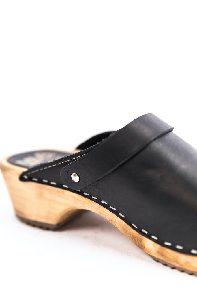 Stitched black summer clogs | ROOLEE