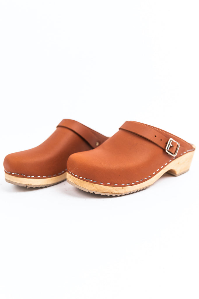 Close toe brown shoes | ROOLEE