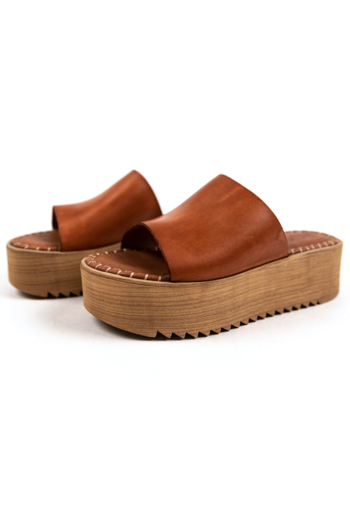 Simple brown leather sandals | ROOLEE